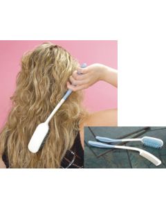 BROSSE A CHEVEUX OU PEIGNE A MANCHE LONG
